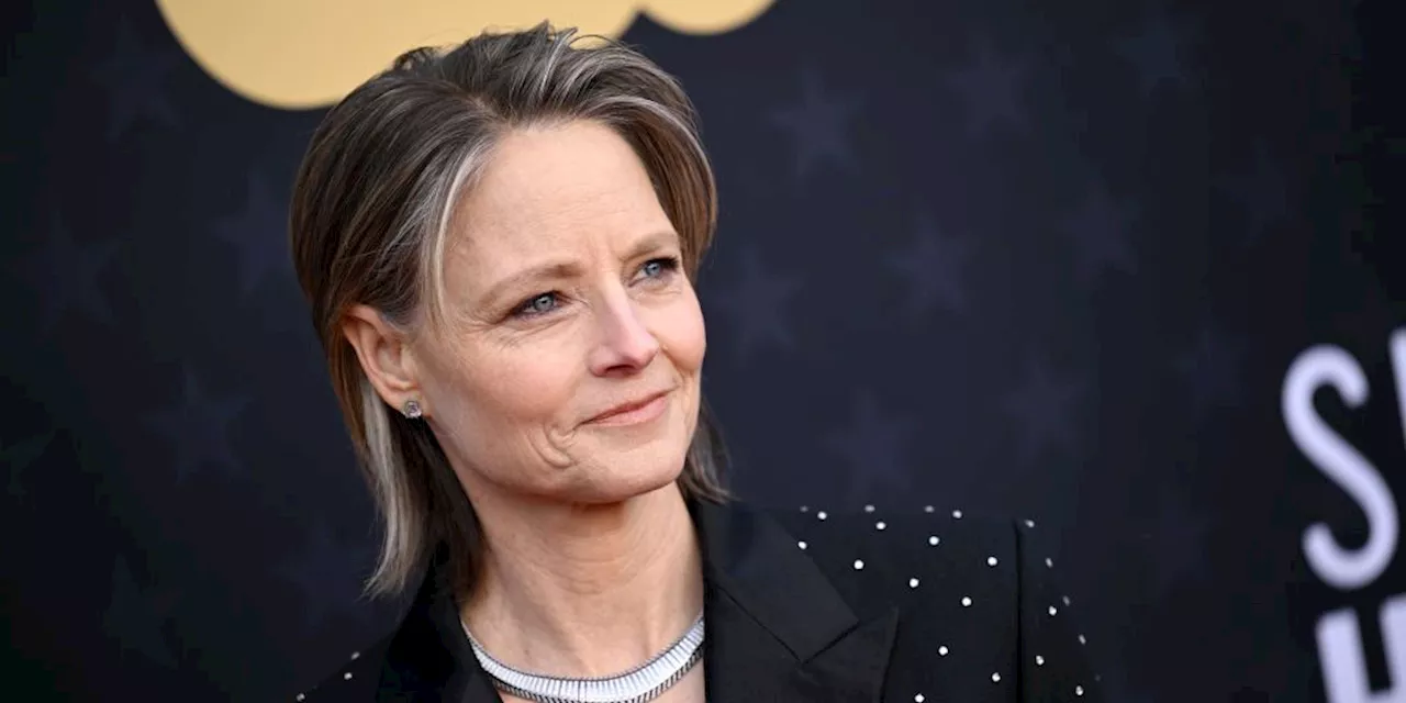 How Jodie Foster, 61, Trained to Get ‘Ripped’ for Her Role as Bonnie Stoll in ‘Nyad’