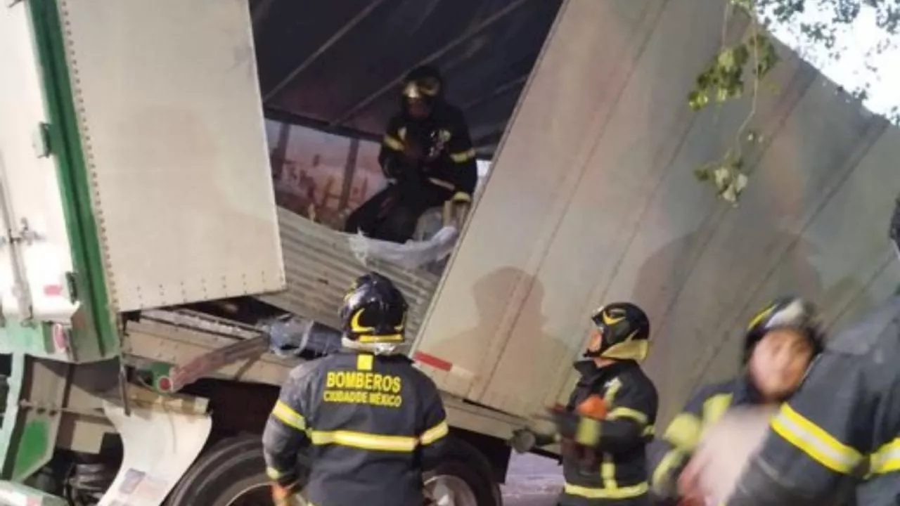 Tráiler provoca caos vial al quedar atorado en Viaducto y Tlalpan