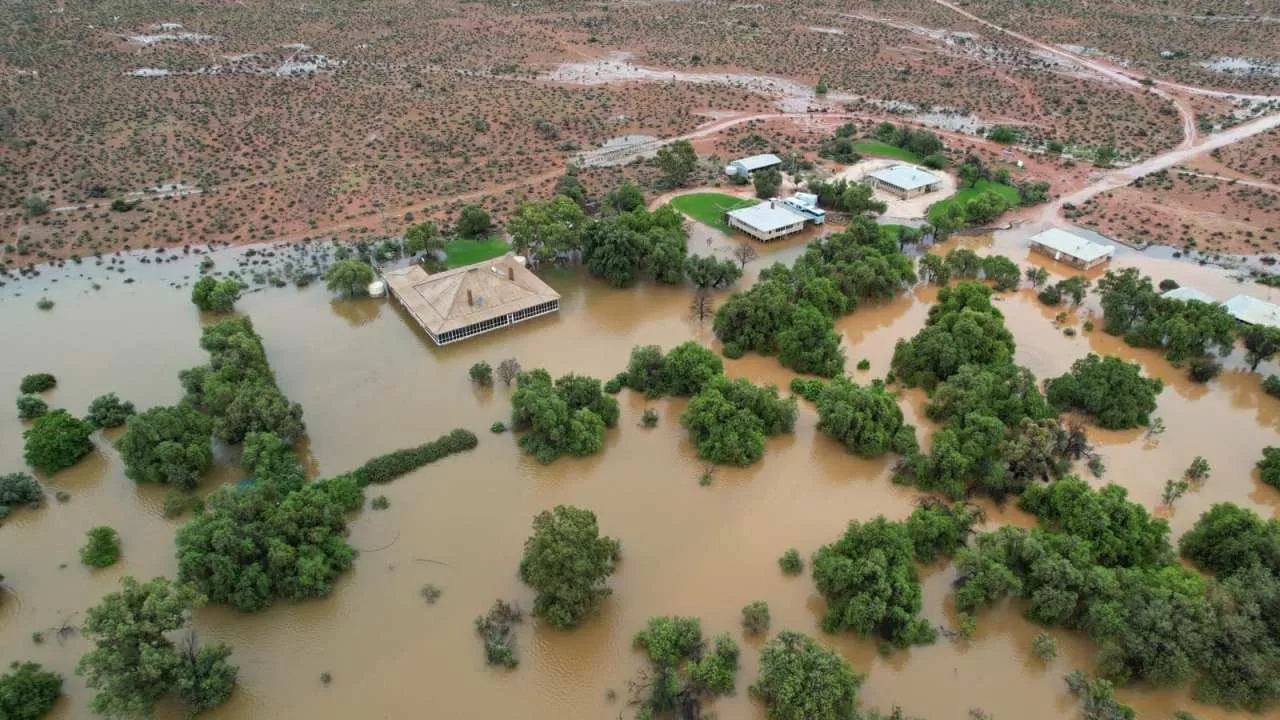 Seven missing travellers found alive in Western Australia after severe weather event