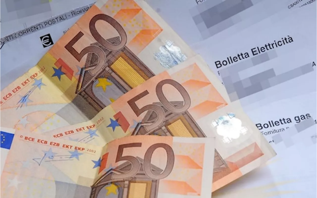 Bollette luce, come tornare al servizio di maggior tutela e avere 130 euro di sconto