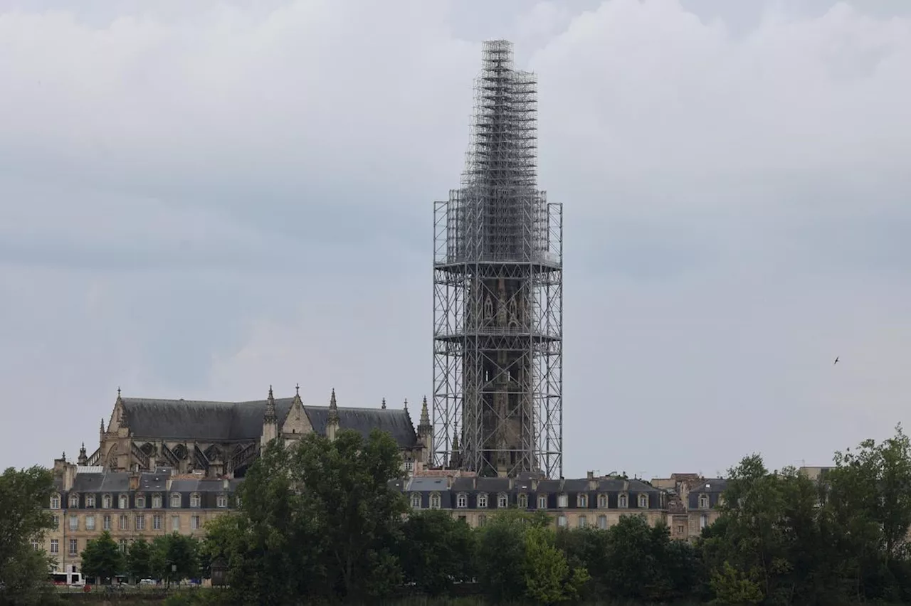 La flèche Saint-Michel à Bordeaux : des siècles d’histoire en images