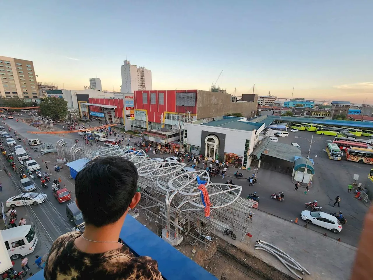 Pedestrians Complain about Lack of Safety Precautions in Cebu Bus Rapid Transit Project