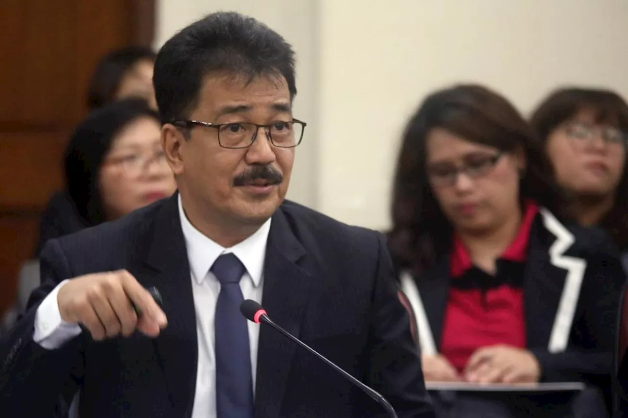 Suspended CHEd official files graft charges against chairman