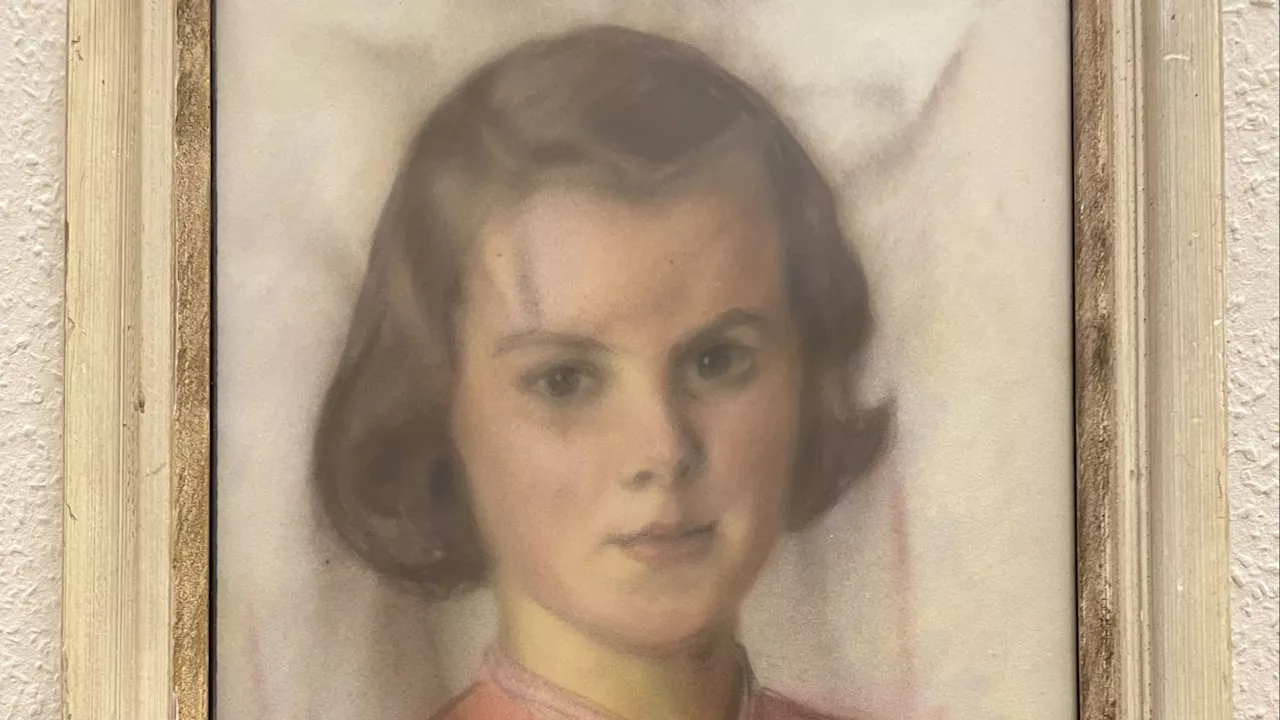 Woman Sells 'Cursed' Portrait for £1,600 After Discovering Creepy Feature