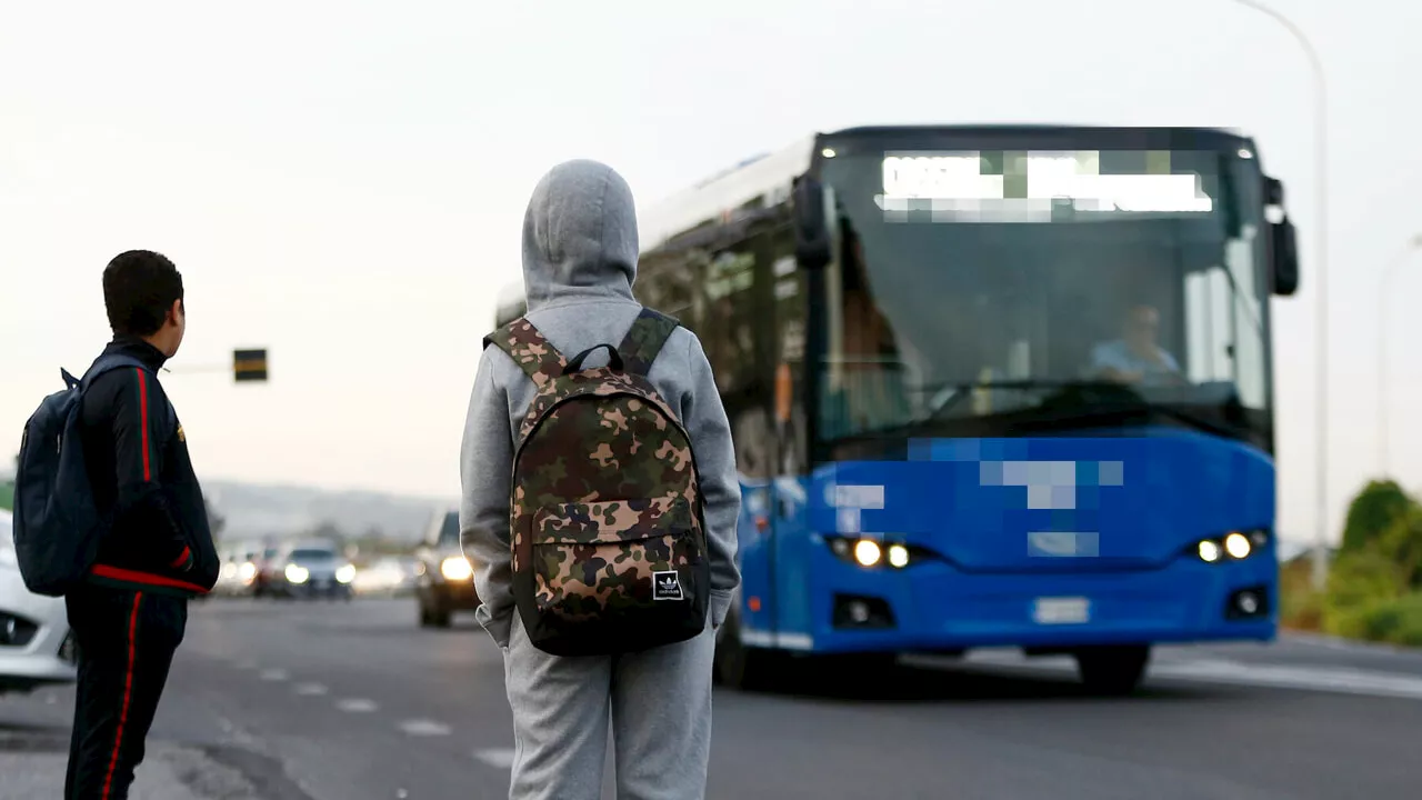 Malori sul bus, 20 studenti in gita ricoverati per intossicazione alimentare