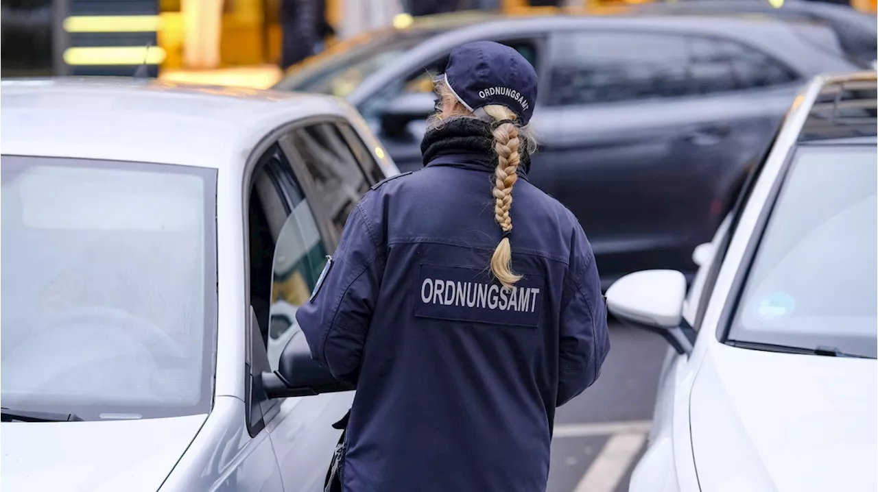 Falschparker: Neumünster rudert nach 'Anzeigenhauptmeister'-Beitrag zurück