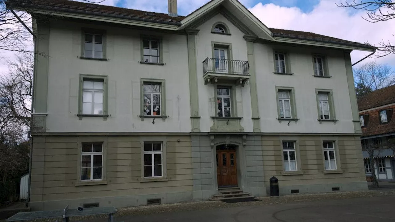 Schüler kehrt mit Axt auf den Pausenplatz zurück