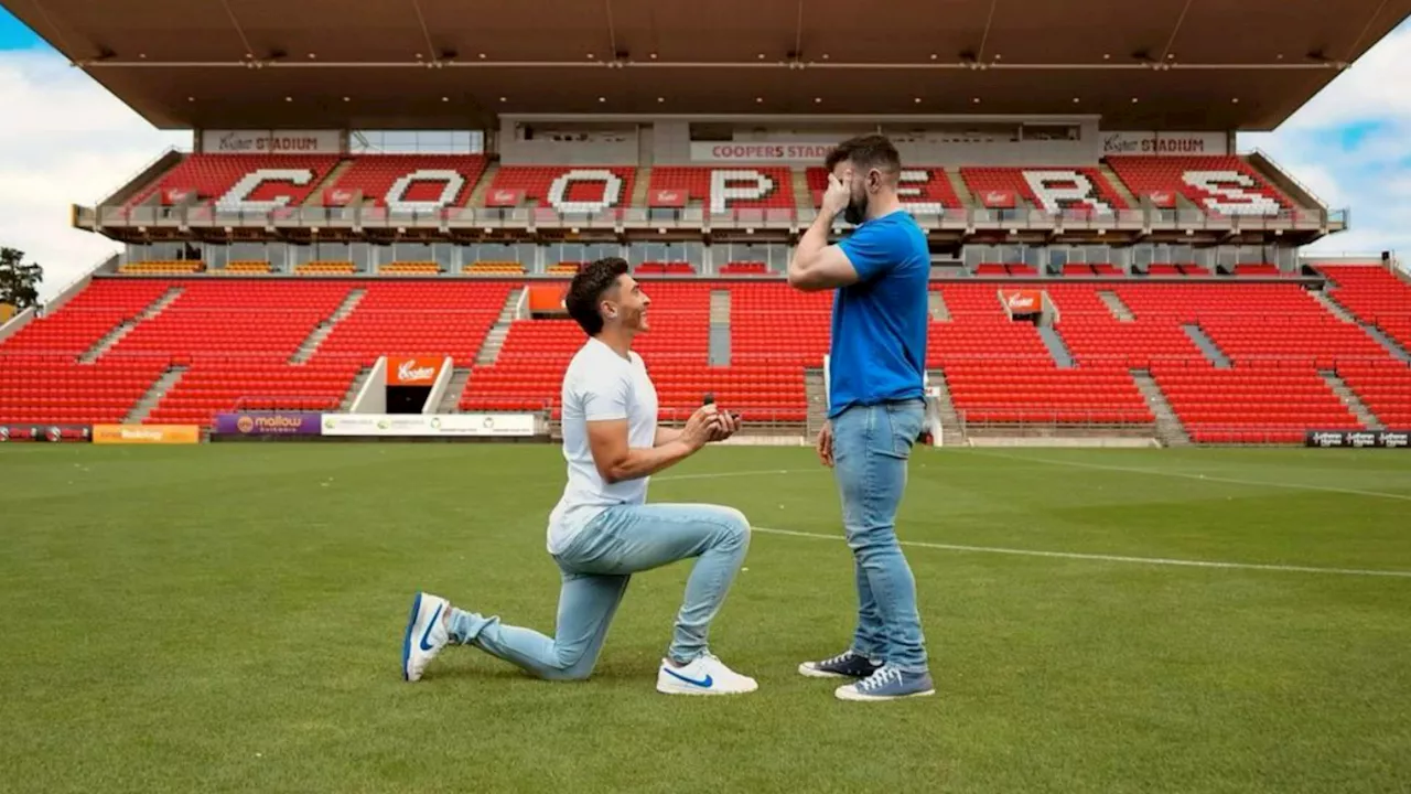 Jogador de futebol australiano pede namorado em casamento: 'Deram-me um espaço seguro no futebol