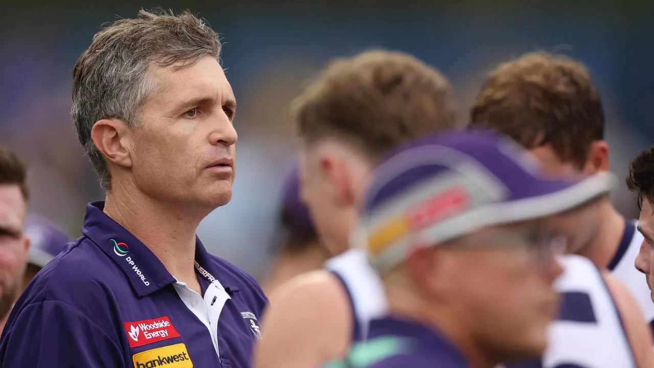 ‘PR stunt gone wrong’: Dockers blasted over ‘farcical’ new coach deal that ‘doesn’t do anything’