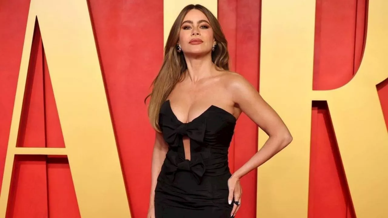 Sofía Vergara impone tendencia a sus 51 años con un traje de baño verde, el color del éxito