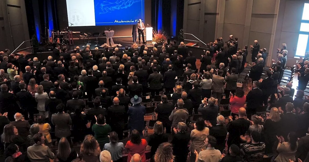 Professor Peter Sperber geht - Professor Waldemar Berg übernimmt