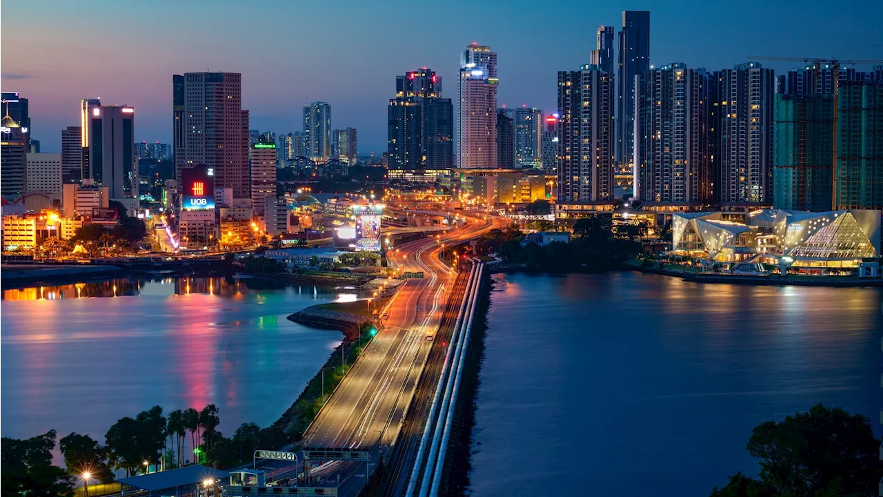 Record Number of Travellers Pass Through Singapore Checkpoints