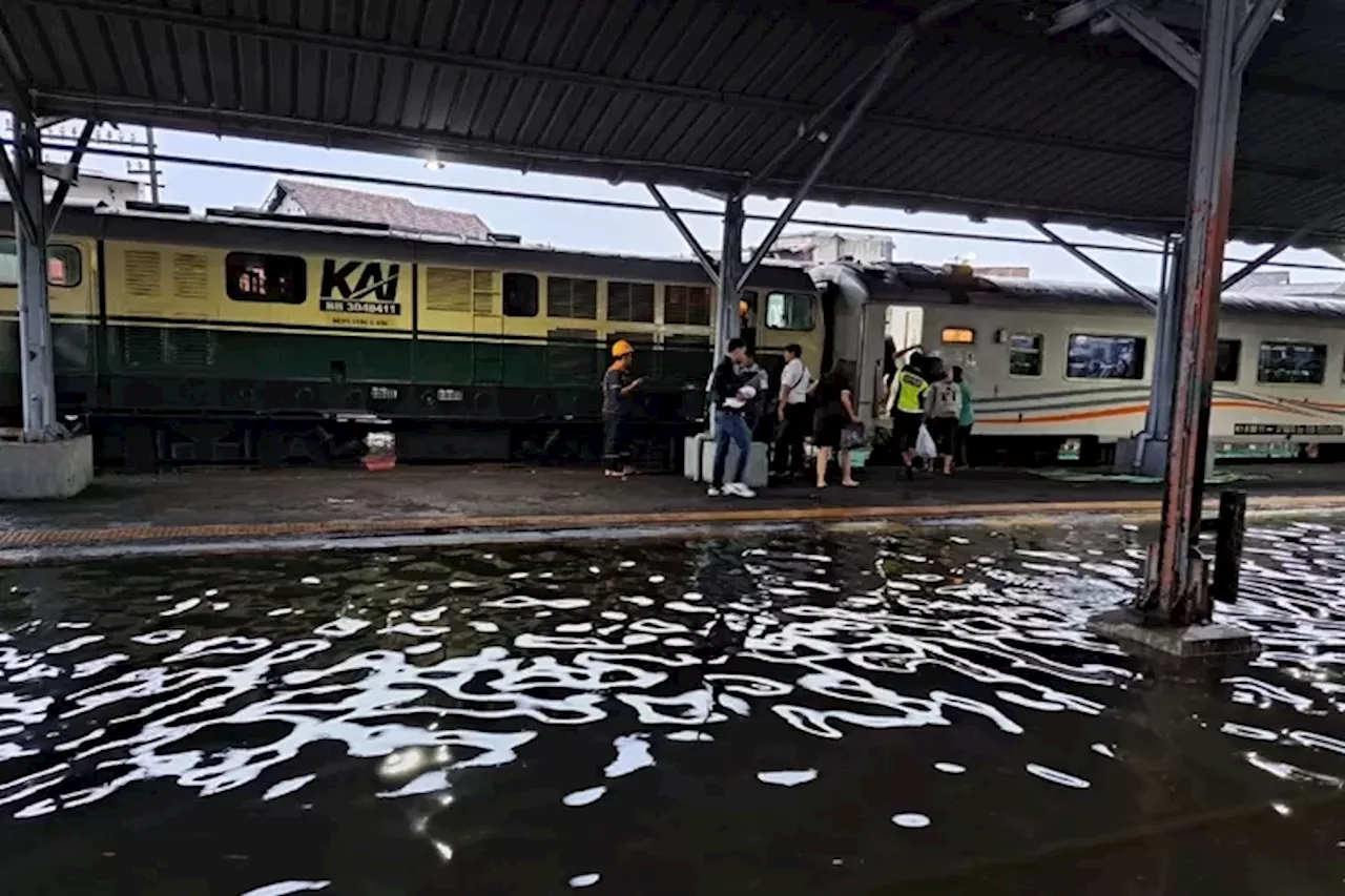 Stasiun Tawang Semarang Banjir, Empat Perjalanan Kereta Api Dibatalkan