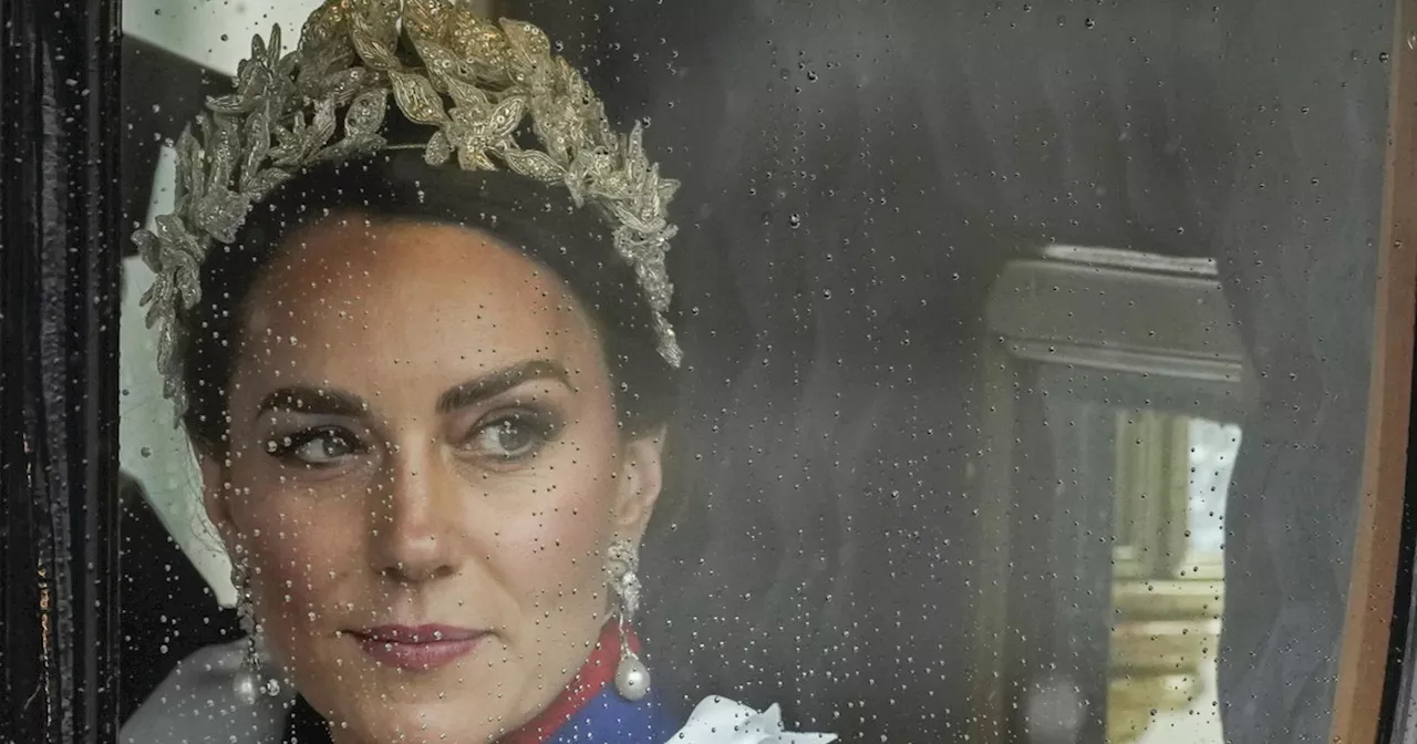 Kate Middleton, le ultime indiscrezioni: &#034;Se così fosse sarebbe un suicidio&#034;