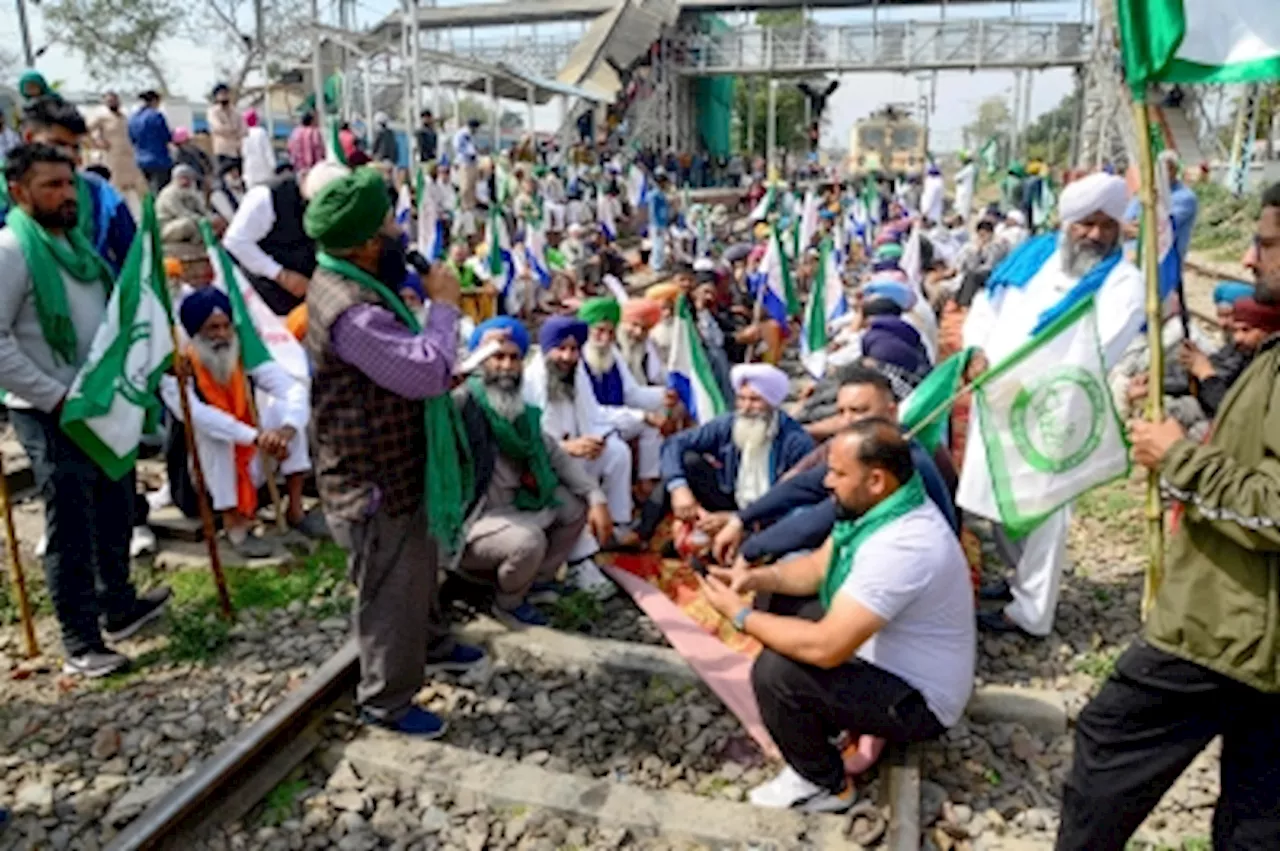 New Delhi steps up security ahead of rally by protesting farmers