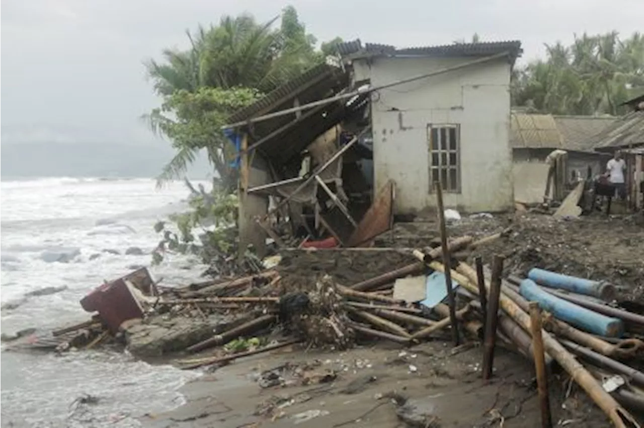 Dampak Gelombang Tinggi di Pesisir Palabuhanratu