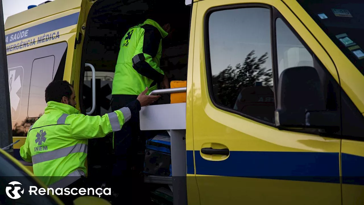 Deslizamento de terras em Castelo de Paiva corta EN222 e coloca casa em risco