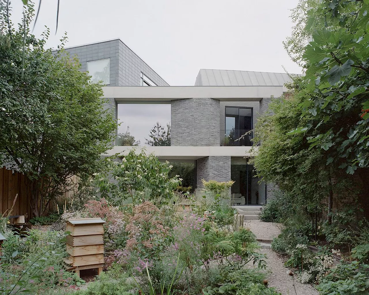 Camden Workshop: A Former Warehouse Transformed into a Family Home