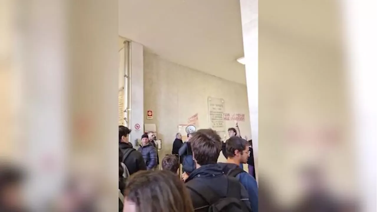 Protesta degli studenti, salta un dibattito alla Federico II di Napoli