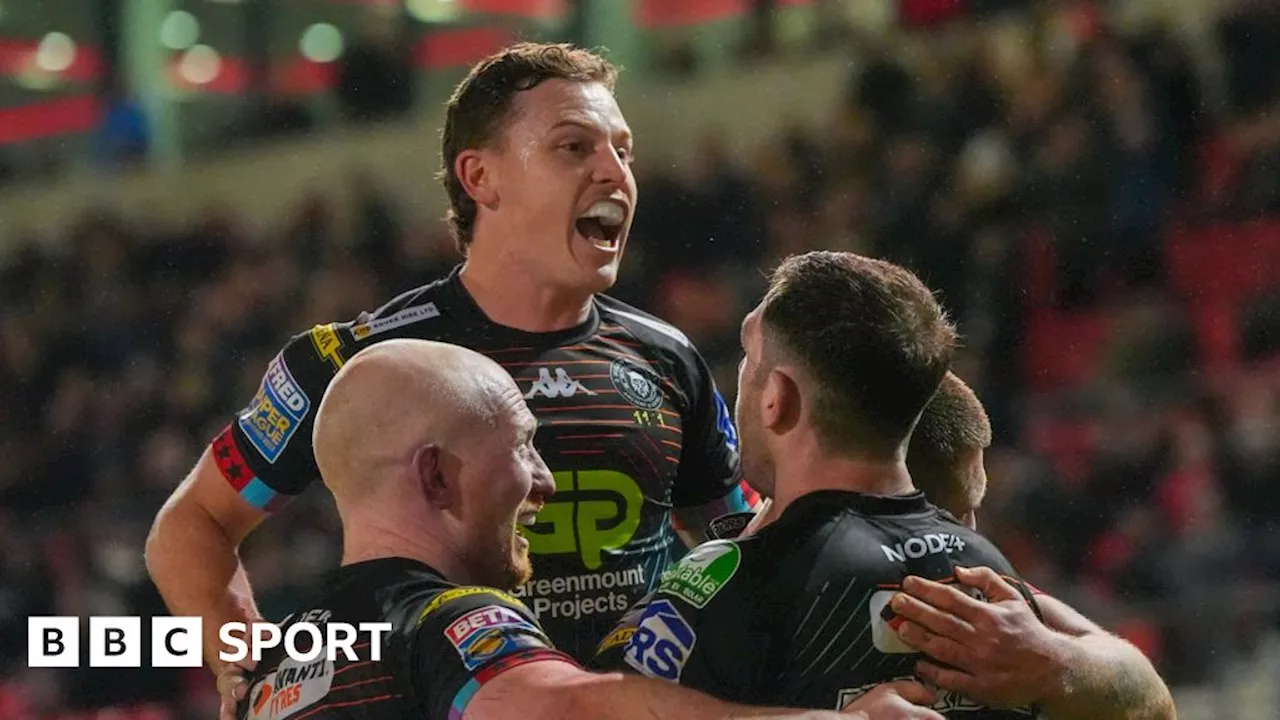 Super League: Salford Red Devils 12-22 Wigan Warriors - Two late tries maintain Wigan's winning run