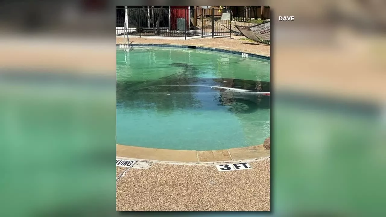 Car crashes into Fort Worth apartment complex pool