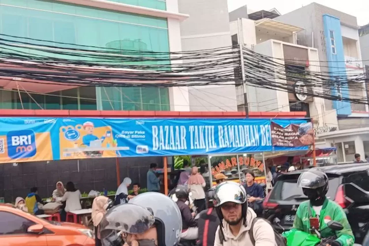 Bazar Takjil di Benhil Ramai Pengunjung, Jalanan Macet dan Petugas Siaga