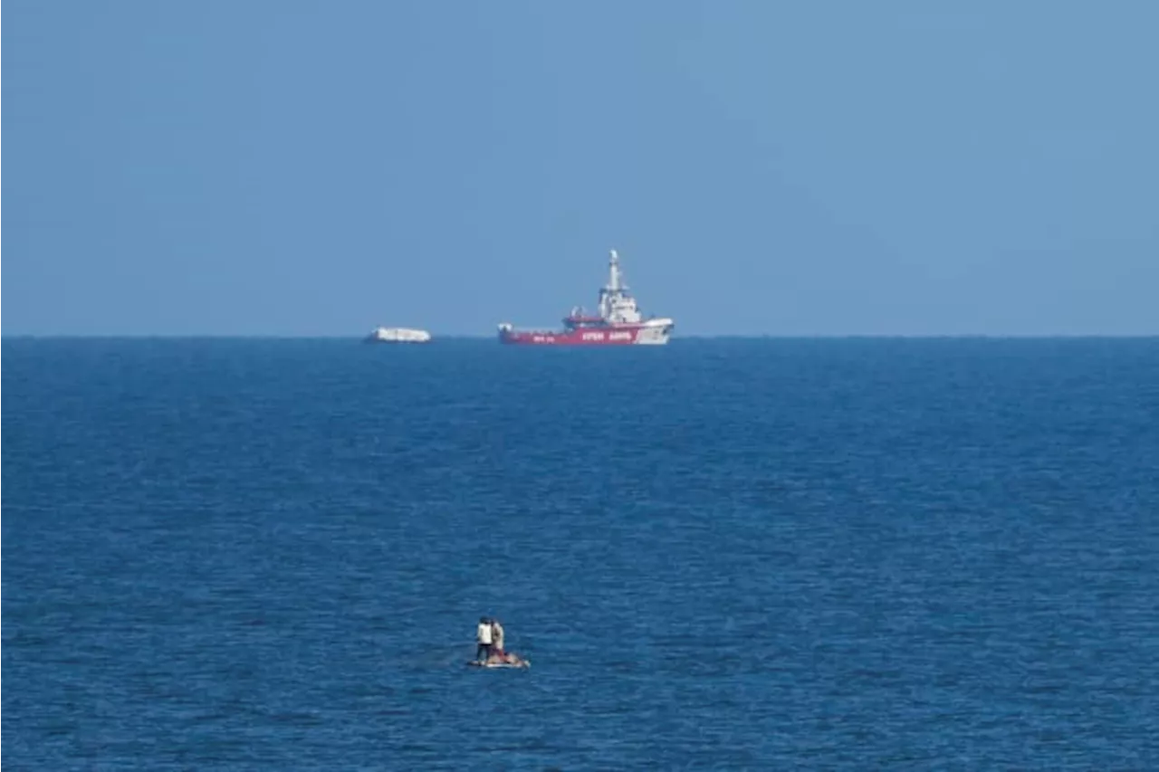 The first ship to use a new sea route approaches Gaza with 200 tons of aid