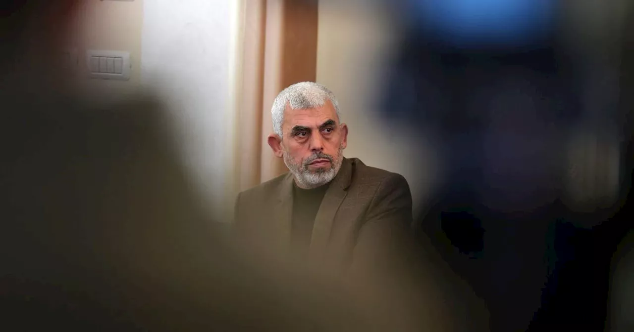 Comment, depuis sa tanière, le chef du Hamas Yahya Sinwar est contraint de lâcher du lest