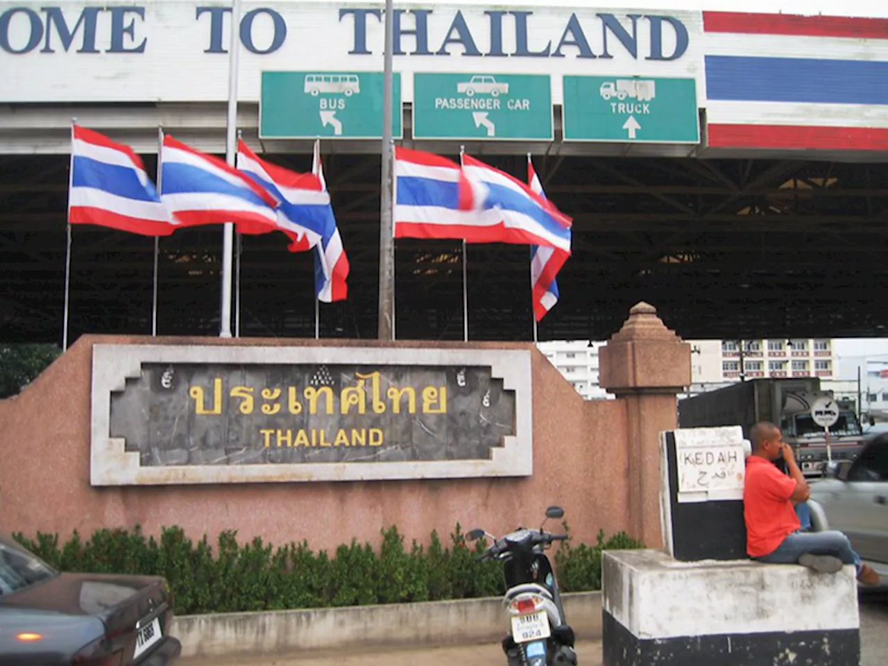 Malaysians Driving Into Thailand Will No Longer Need To Fill Out Arrival, Departure Forms