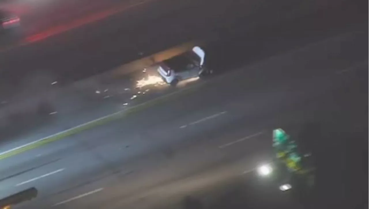 Stolen Kia crashes into 405 Freeway divider during LA chase