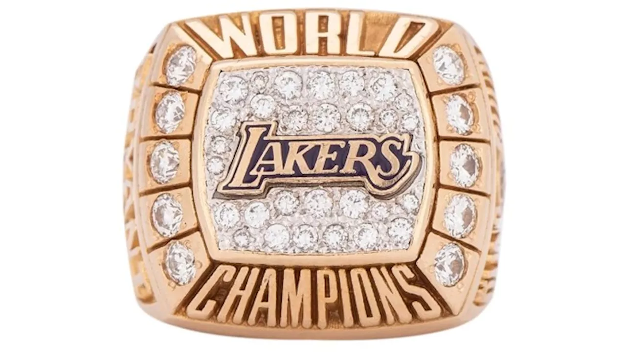 One of Kobe Bryant’s 2000 NBA Championship Rings Is Heading to Auction