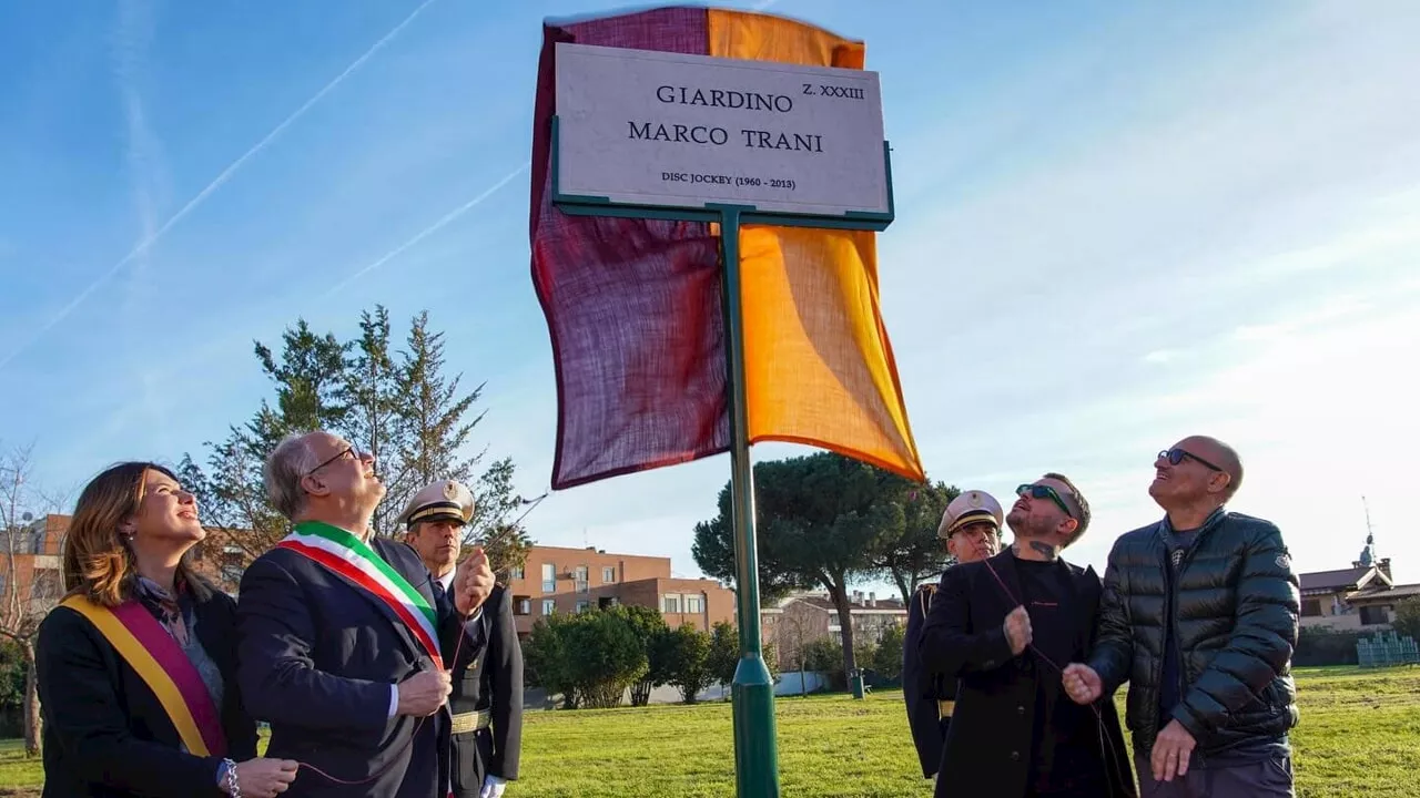 Ad Acilia il sindaco inaugura la prima targa dedicata al dj Marco Trani