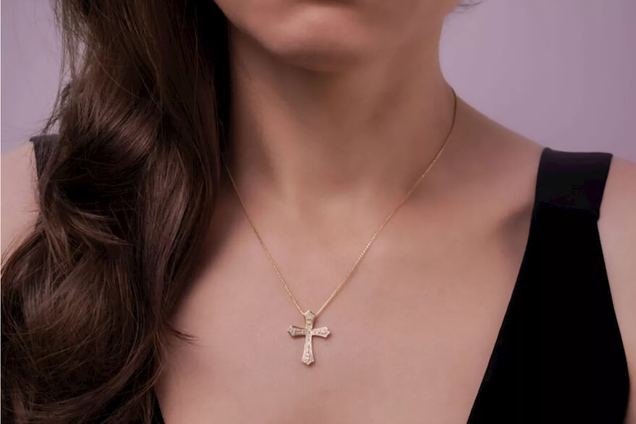 The Evolution of Gold Crosses: From Sacred Symbols to Fashion Staples