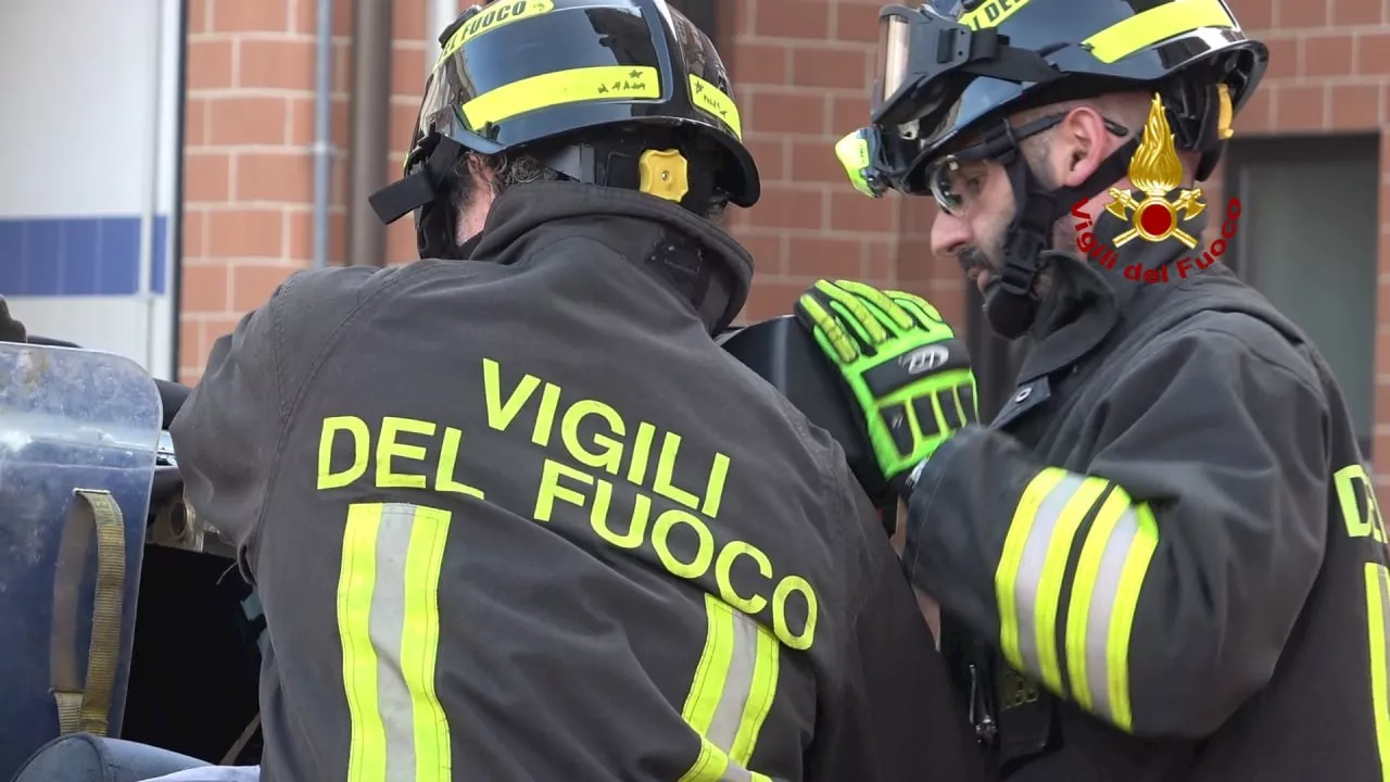 Incendio a Bologna, morti tre bambini e la madre