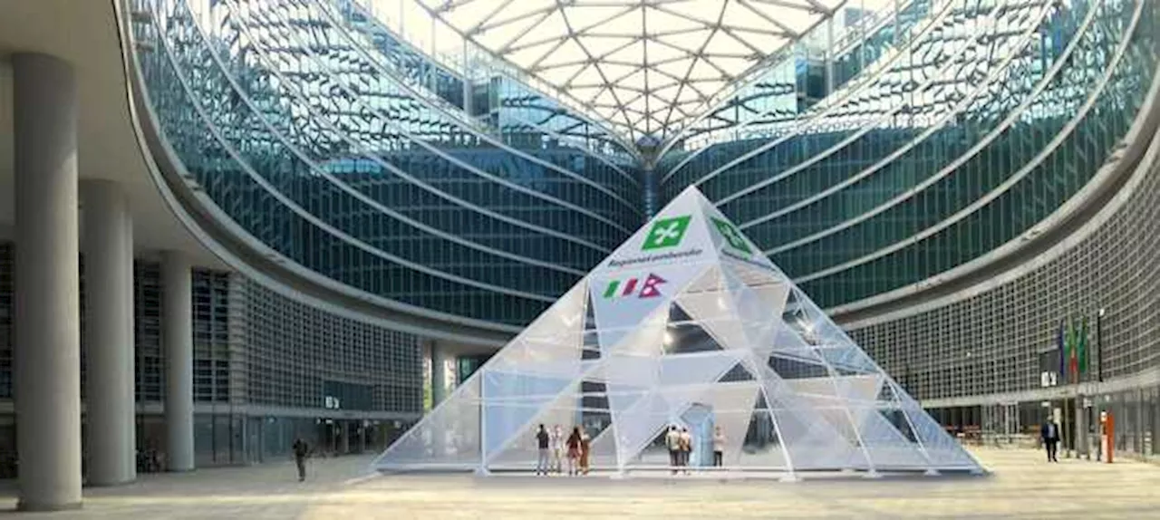 La piramide all'Everest esposta a Milano per la design week