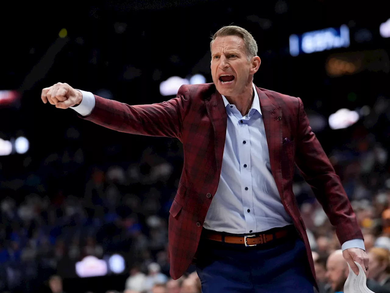 Alabama basketball coach Nate Oats signs new contract