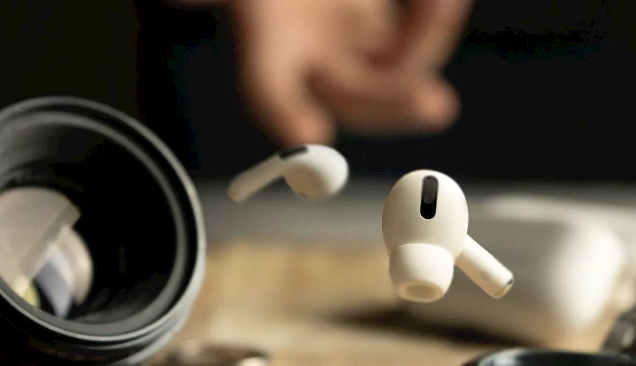 Alguien se ha adelantado a Apple y ha lanzado una funda de carga para los AirPods con pantalla integrada