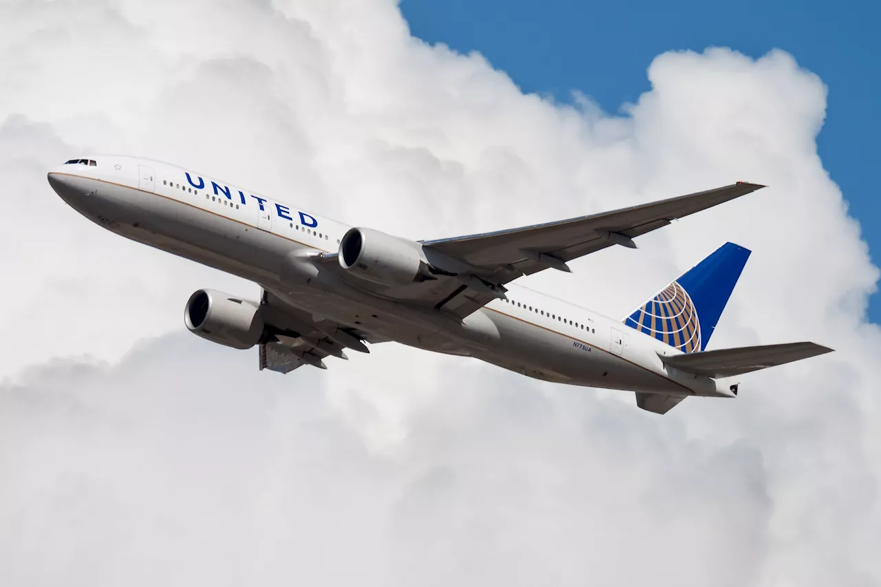 Boeing plane missing external panel lands in Oregon airport, United Airlines says