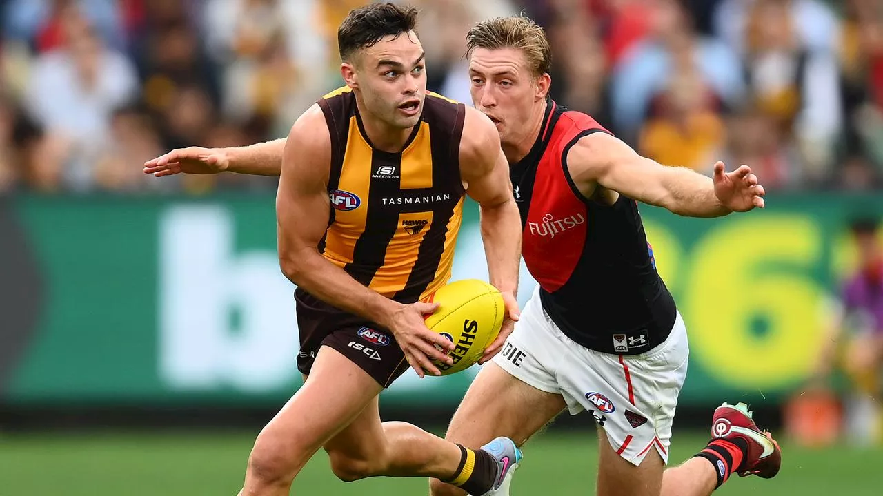 Bitter rivals collide, star recruits unveiled in spicy Bombers, Hawks clash: AFL LIVE