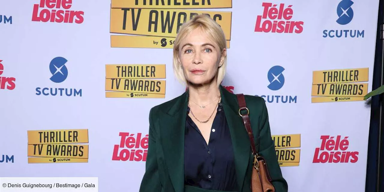 – Emmanuelle Béart dévoile un carré lisse et court qui lui va à merveille