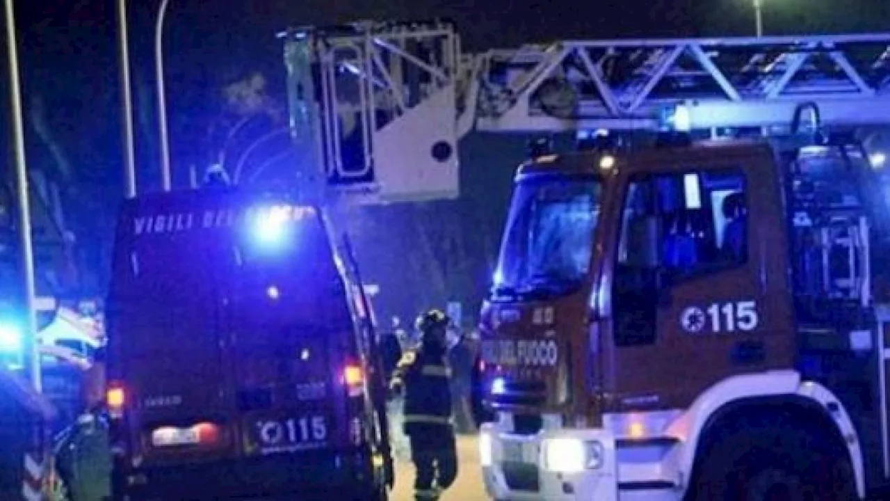 Tragedia nella notte a Bologna: a fuoco un appartamento, morta madre e i suoi tre bambini