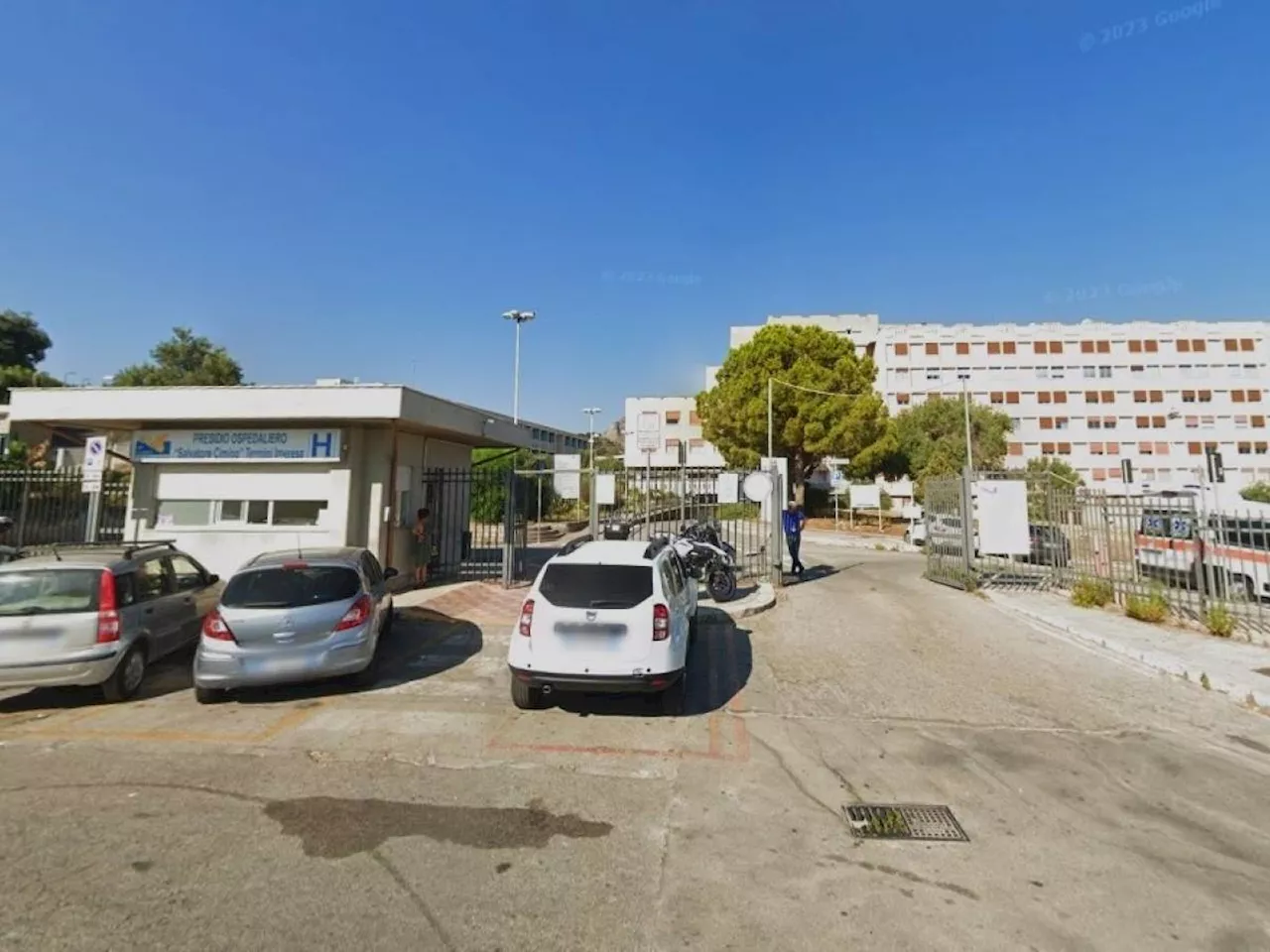 Termini Imerese, anziana curata e dimessa dall'ospedale cade dalla barella e muore nell'ambulanza che la riportava a casa