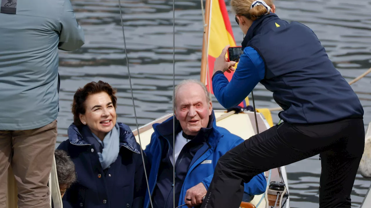 La lluvia trunca los planes de Juan Carlos I en Sanxenxo