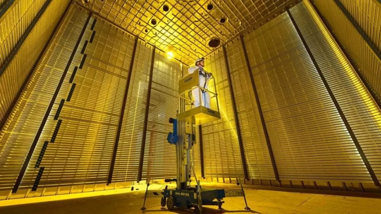 800-mile neutrino beam probes Earth in DUNE experiment