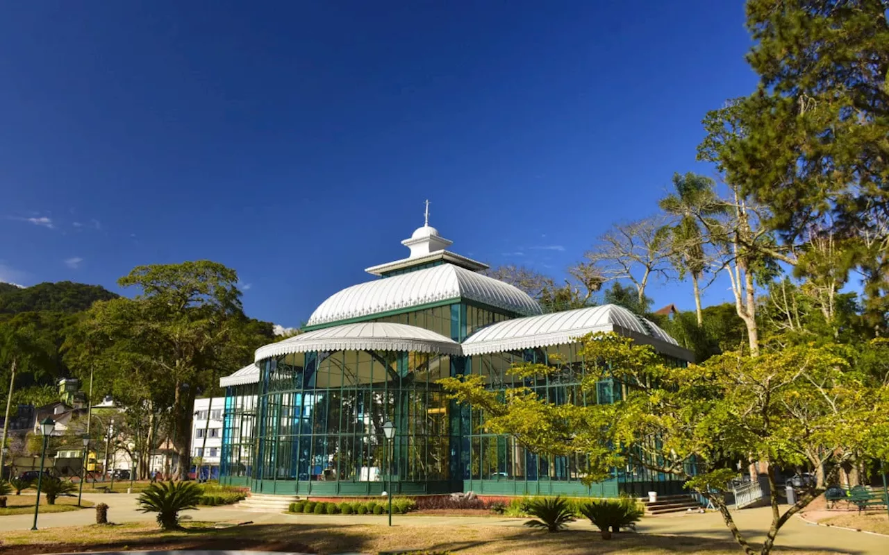 Petrópolis comemora 181 anos de fundação com shows, missa e bolo