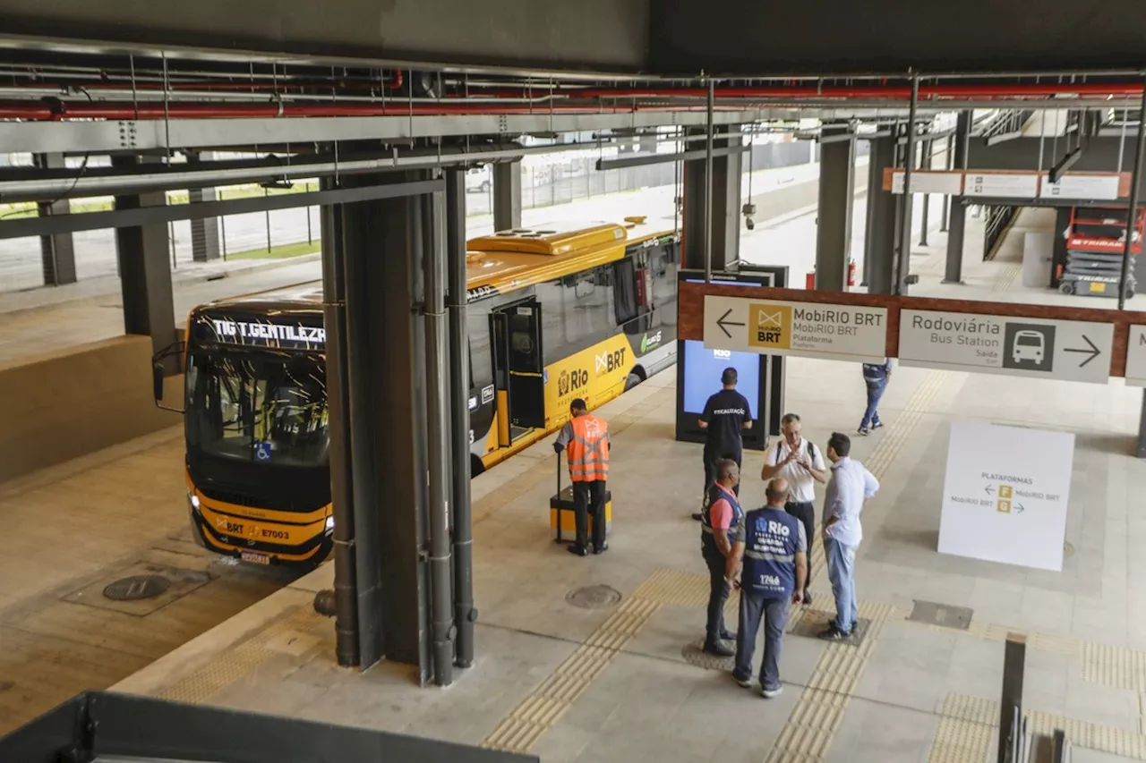 Nova linha do BRT Transbrasil, ligando o Fundão ao Terminal Gentileza, começa a operar neste sábado