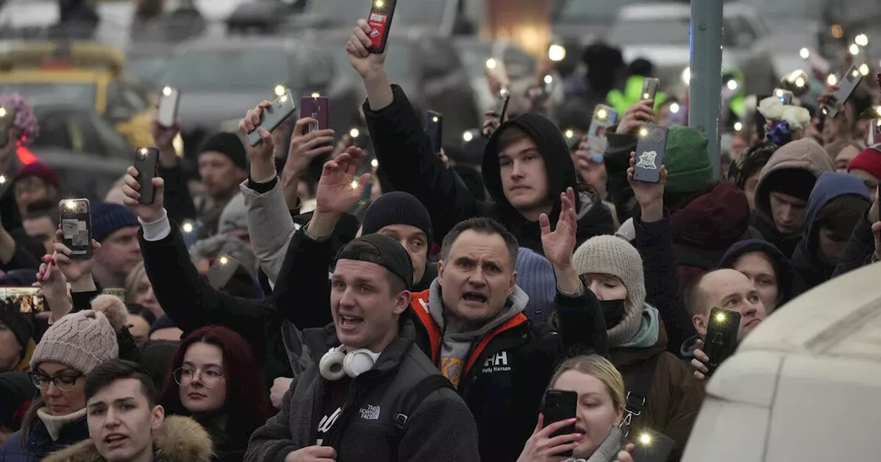 Navalny allies carry on his movement with 'Noon Against Putin' protest at polls