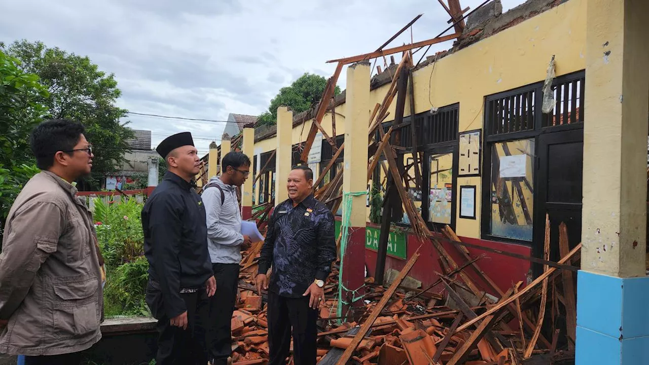 Disdik Depok Segera Perbaiki Atap SDN Kedaung yang Ambruk