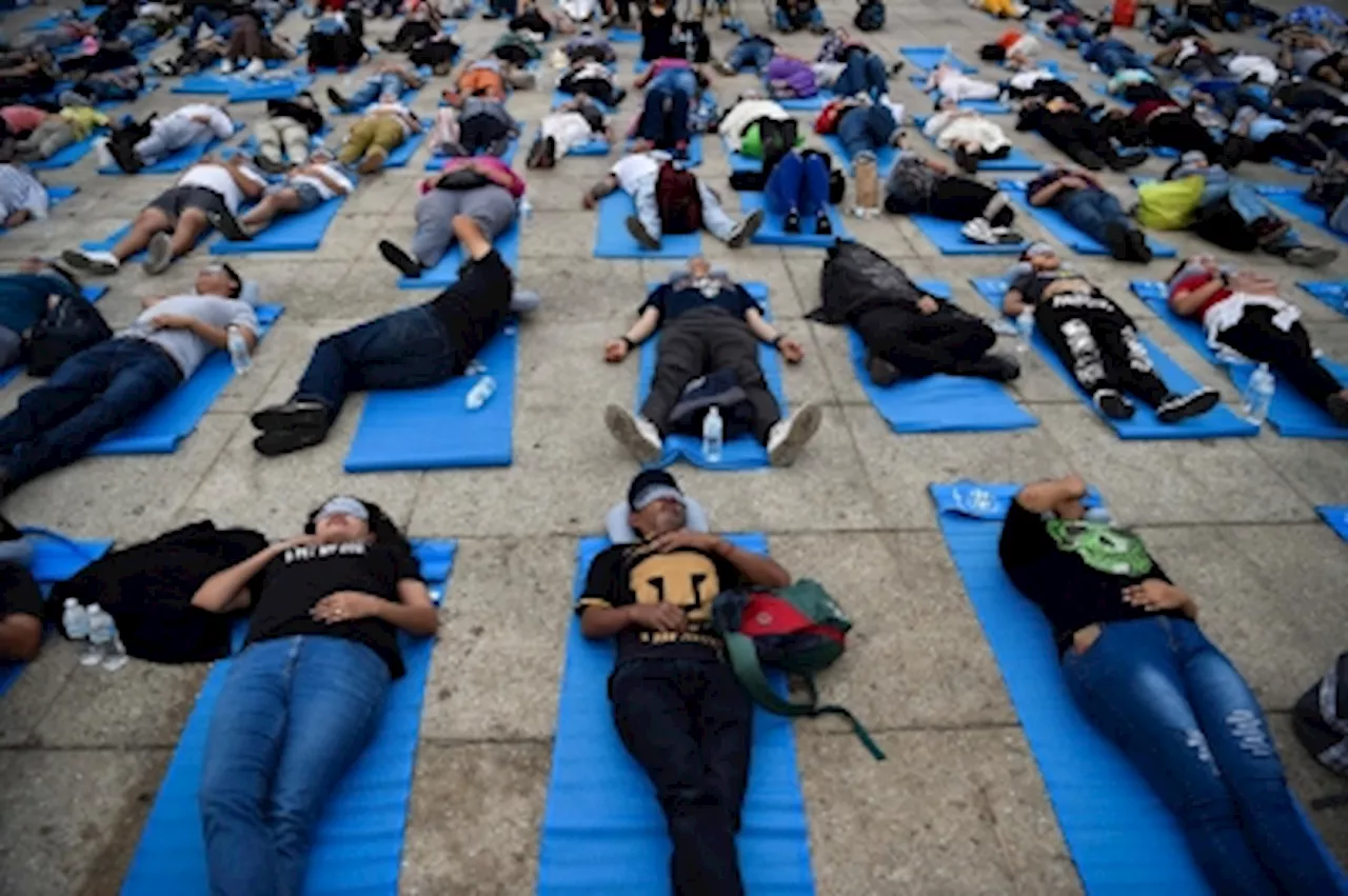 Collective siesta in Mexico City aims to promote the right to sleep