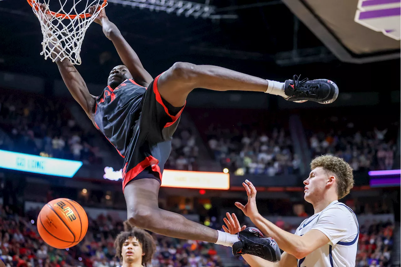 Aztecs blow out Utah State, advance to Mountain West Conference championship game